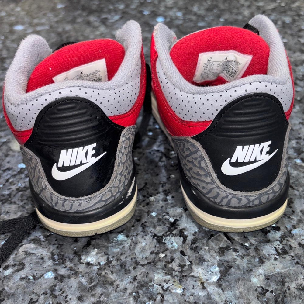 Boys sz 2 Jordan Sneakers - Picture 4 of 7